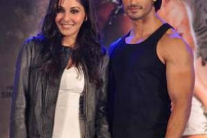 Pooja-chopra-Vidyut-Jamwal-100413130410180718130419163156