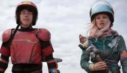 munro-chambers-and-laurence-leboeuf-star-in-turbo-kid