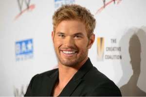 KellanLutz_900-600-08-28-12