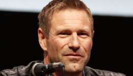 2000px-Aaron_Eckhart_by_Gage_Skidmore_3