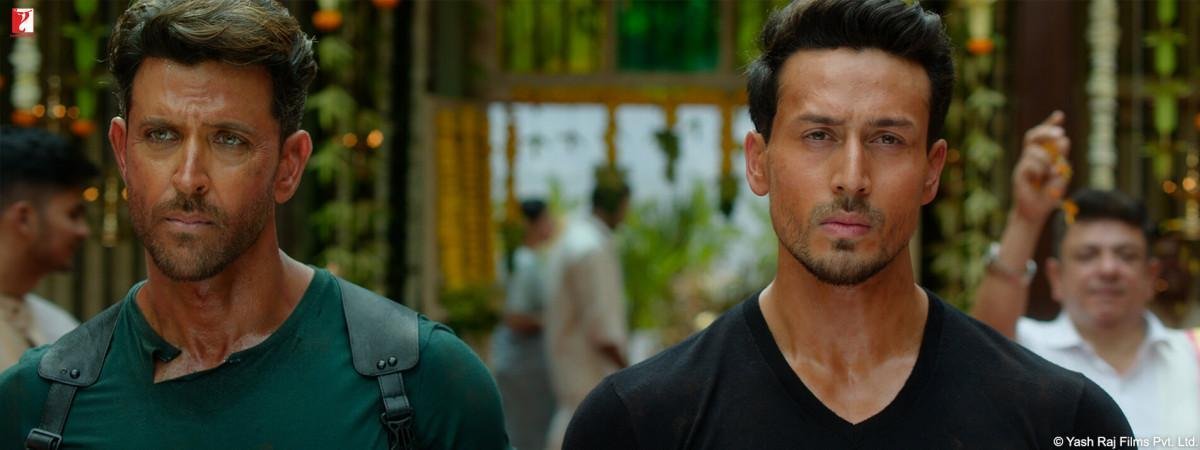 hrithik-roshan-and-tiger-shroff-in-wared3aa7a026f56f7f9f64ff0b00090313