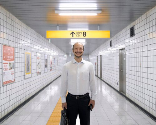 exit8_still1_yamatokochi_courtesyofneon