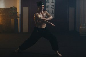 LionFist_02-800x450
