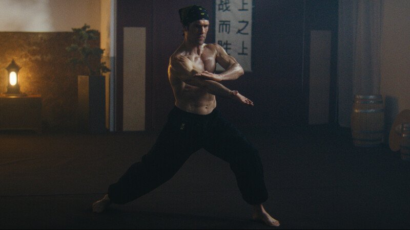 LionFist_02-800x450
